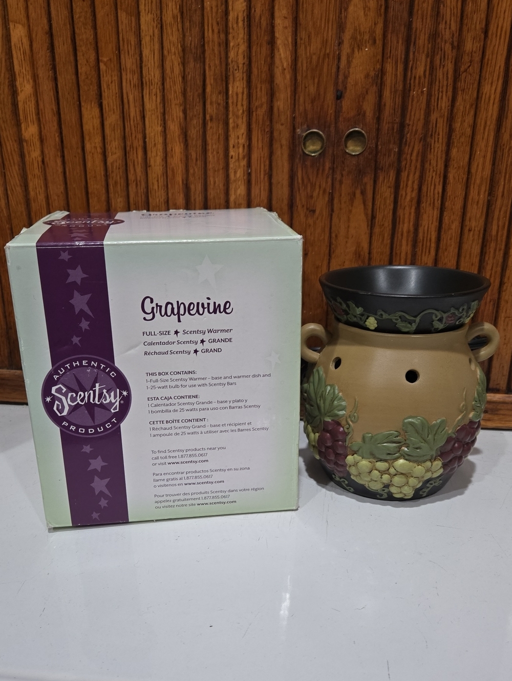 SCENTSY  **GRAPEVINE** WARMER - FULL SIZE - WAX MELTER w/BULB - DISCONTINUED
